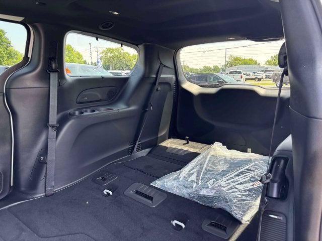 2027 Chrysler Pacifica Select AWD