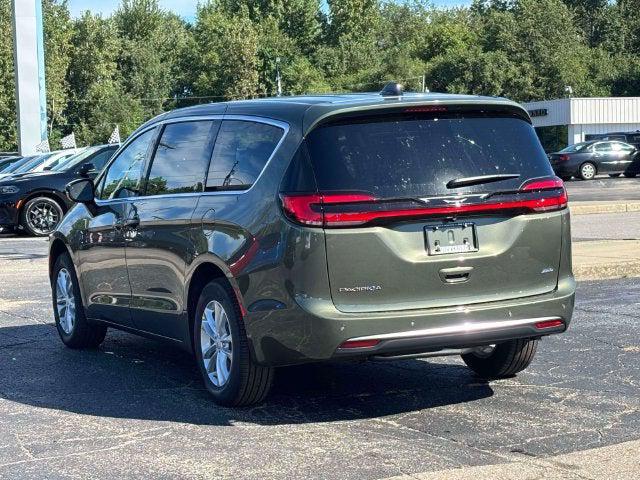 2027 Chrysler Pacifica Select AWD