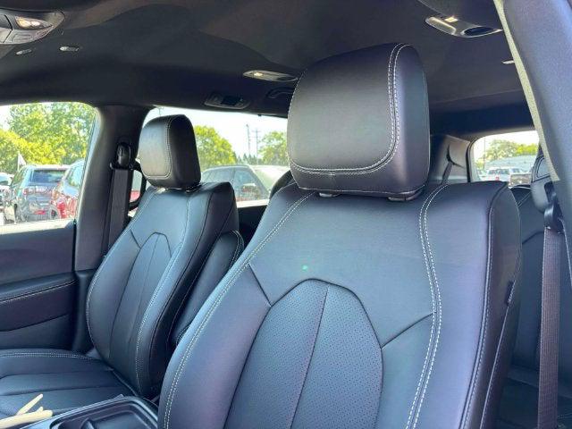 2027 Chrysler Pacifica Select AWD
