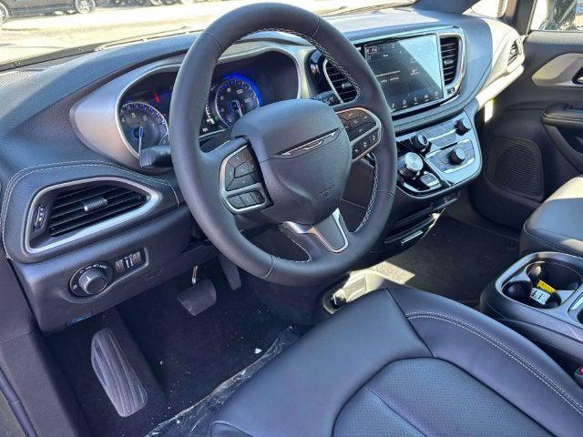 2027 Chrysler Pacifica Select AWD