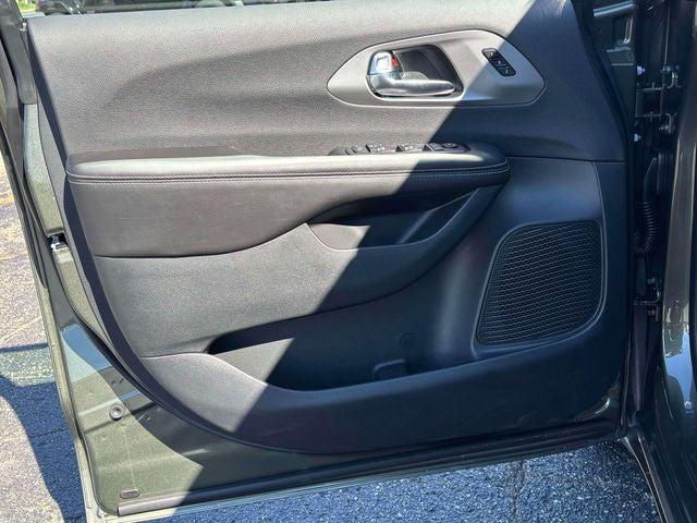 2027 Chrysler Pacifica Select AWD