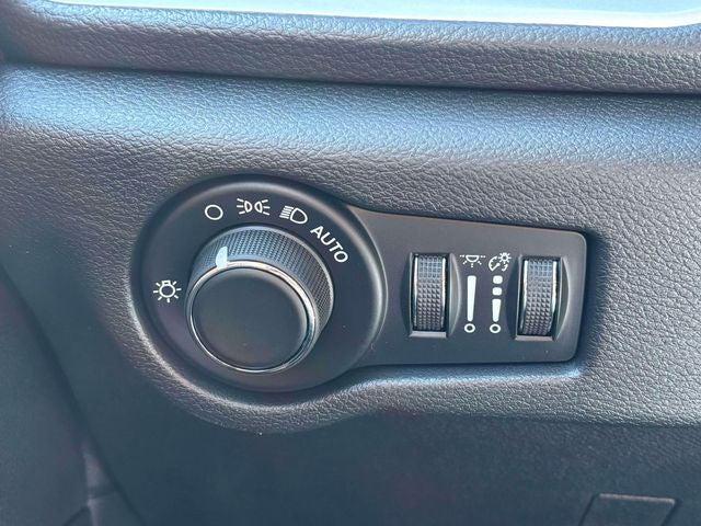 2027 Chrysler Pacifica Select AWD