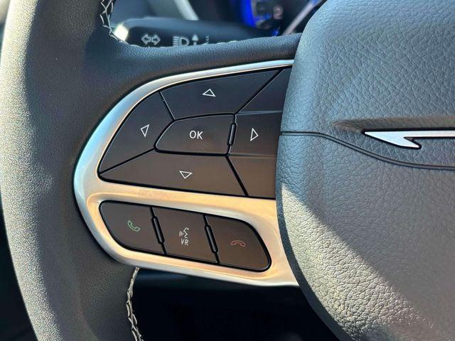 2027 Chrysler Pacifica Select AWD