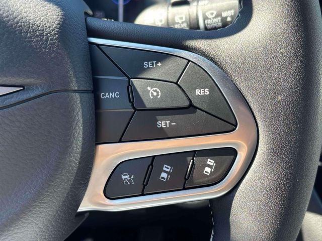 2027 Chrysler Pacifica Select AWD