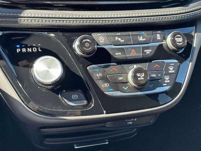 2027 Chrysler Pacifica Select AWD