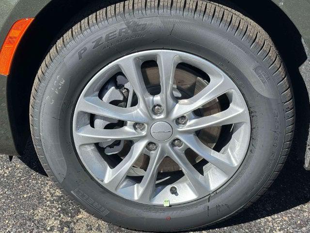 2027 Chrysler Pacifica Select AWD