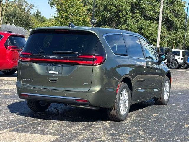 2027 Chrysler Pacifica Select AWD