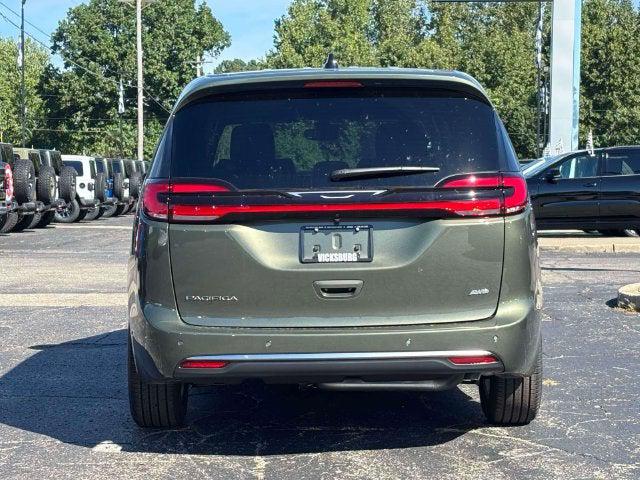 2027 Chrysler Pacifica Select AWD