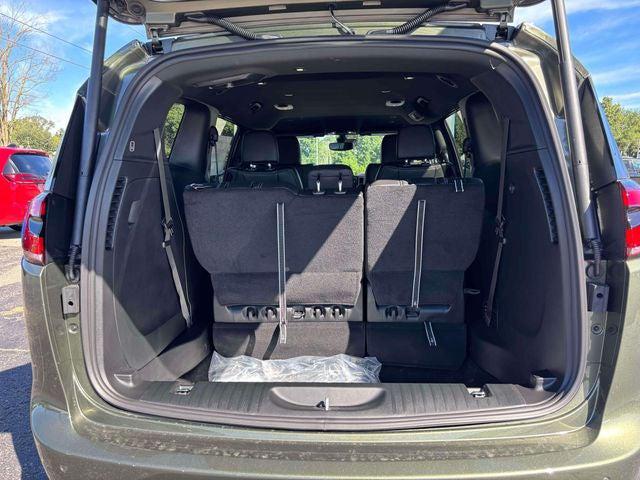 2027 Chrysler Pacifica Select AWD