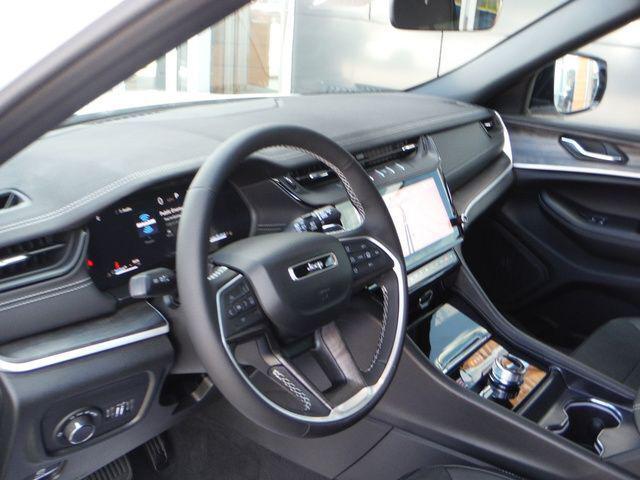 2027 Jeep Grand Cherokee Laredo Altitude 2027 Jeep Grand Cherokee Laredo Altitude