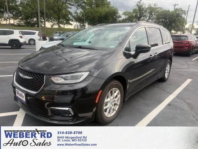 2022 Chrysler Pacifica Touring L for sale in Creve Coeur, MO