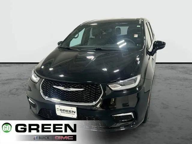 2025 Chrysler Pacifica Select for sale in Davenport, IA