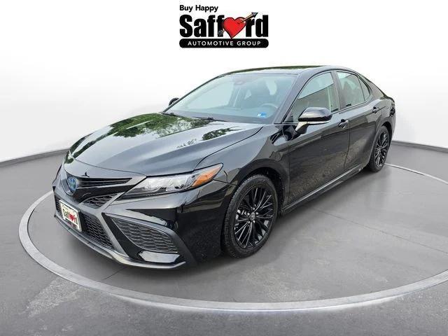 2022 Toyota Camry SE Hybrid