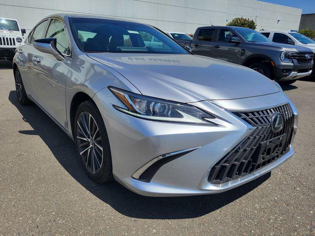 2025 Lexus ES 300h Base