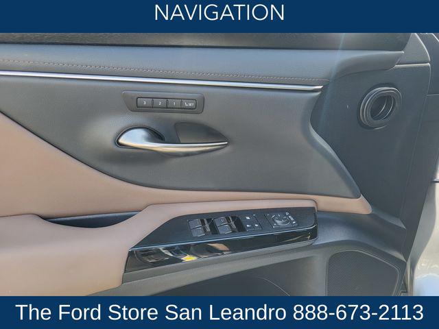 2025 Lexus ES 300h Base