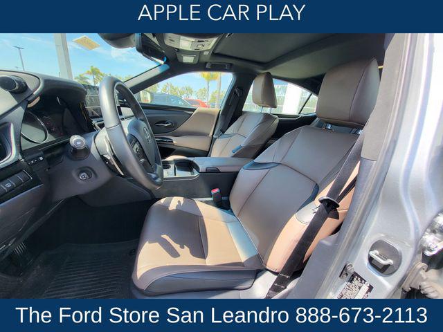 2025 Lexus ES 300h Base