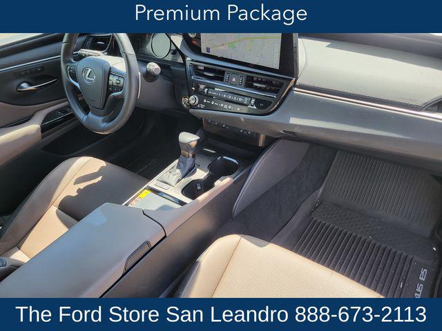 2025 Lexus ES 300h Base