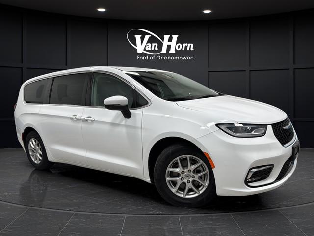 2023 Chrysler Pacifica Touring L for sale in Oconomowoc, WI
