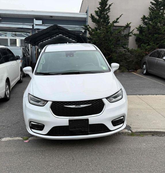 2022 Chrysler Pacifica Hybrid Touring L for sale in Montgomery, NY