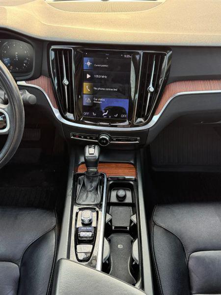 2021 Volvo S60 T6 Momentum