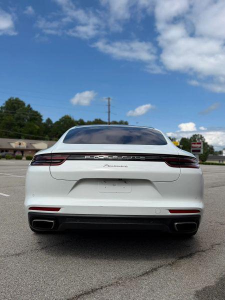 2017 Porsche Panamera 4