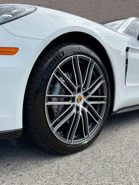 2017 Porsche Panamera 4