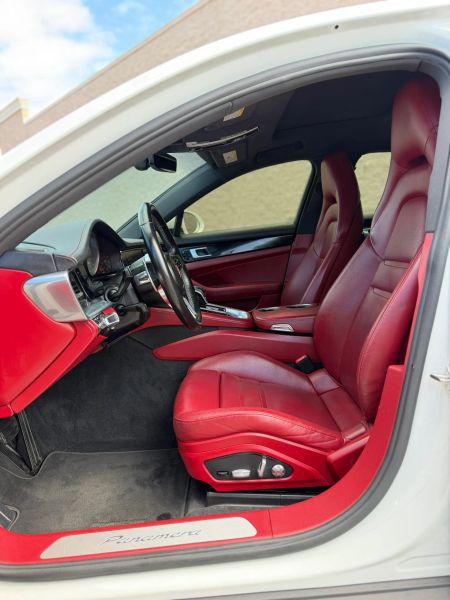 2017 Porsche Panamera 4