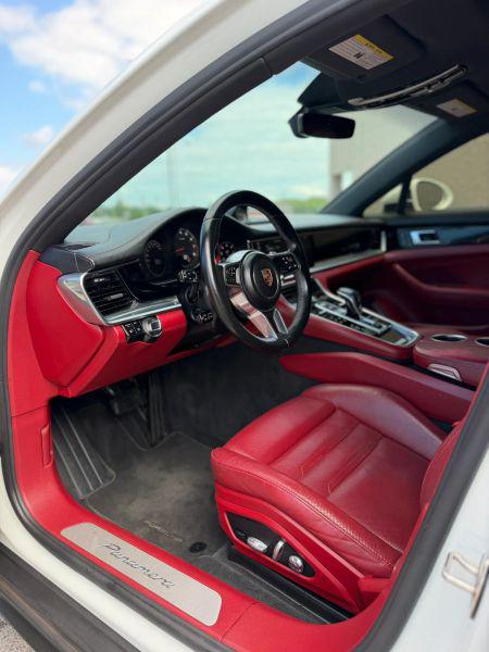 2017 Porsche Panamera 4