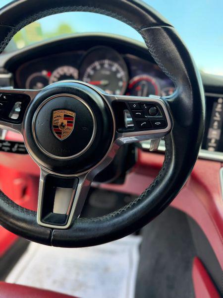 2017 Porsche Panamera 4