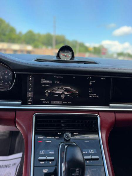2017 Porsche Panamera 4