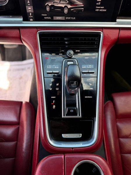 2017 Porsche Panamera 4