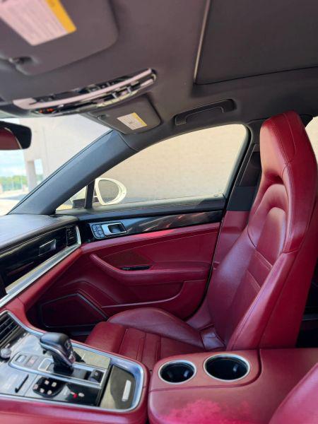 2017 Porsche Panamera 4
