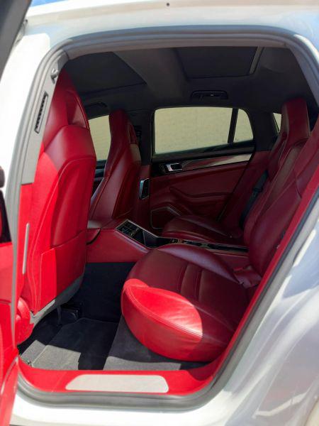 2017 Porsche Panamera 4