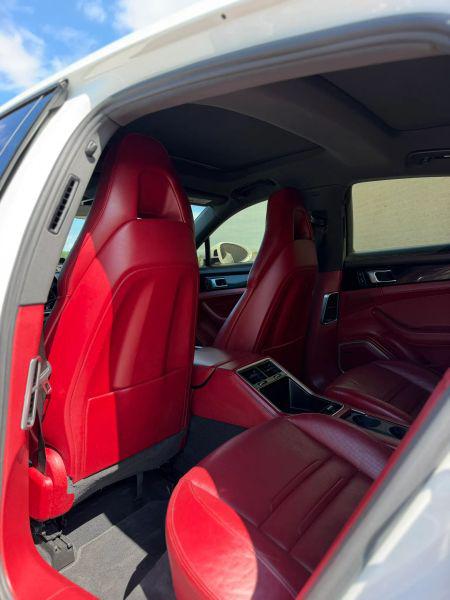 2017 Porsche Panamera 4