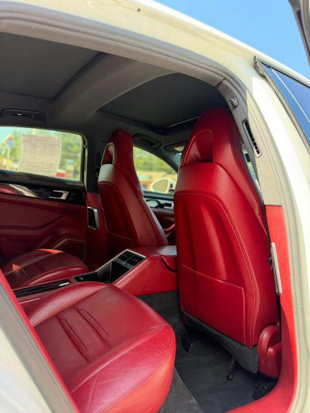 2017 Porsche Panamera 4