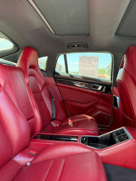 2017 Porsche Panamera 4
