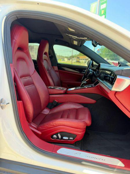 2017 Porsche Panamera 4