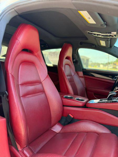 2017 Porsche Panamera 4
