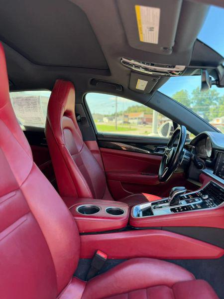 2017 Porsche Panamera 4