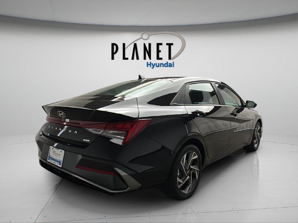2025 Hyundai Elantra Limited - Photo 7