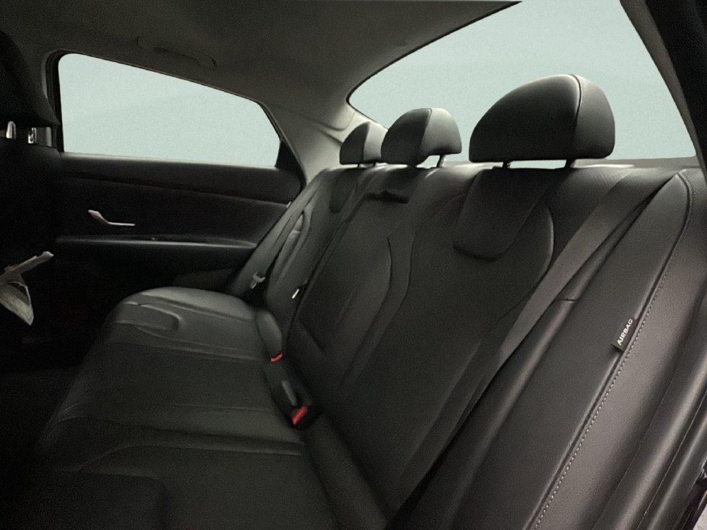 2025 Hyundai Elantra Limited - Photo 14
