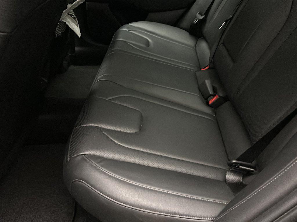2025 Hyundai Elantra Limited - Photo 15