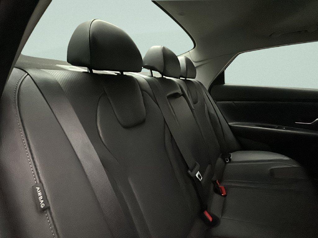 2025 Hyundai Elantra Limited - Photo 16