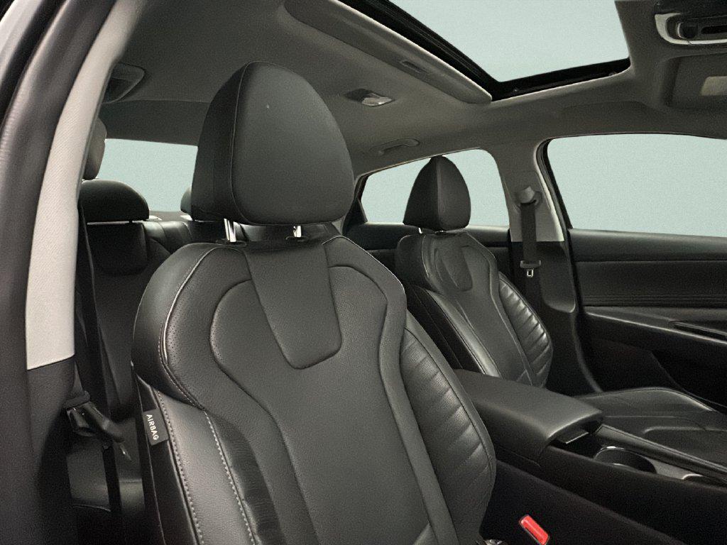 2025 Hyundai Elantra Limited - Photo 18