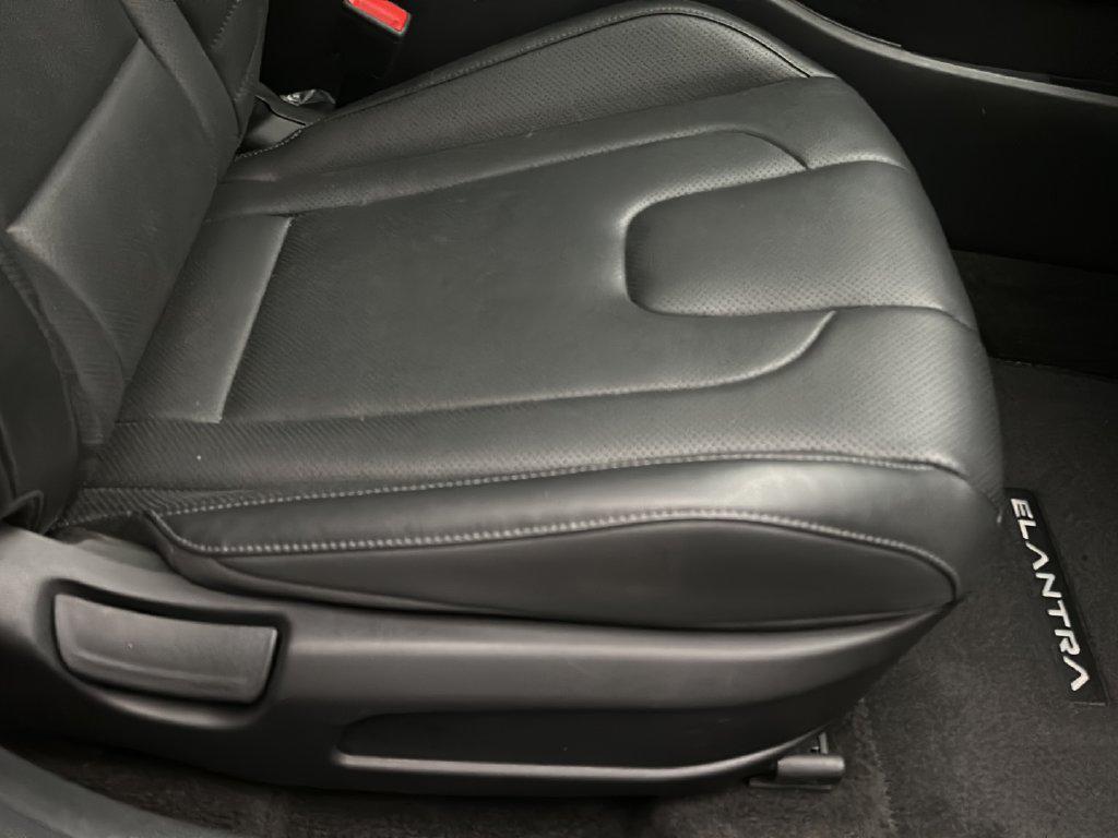 2025 Hyundai Elantra Limited - Photo 19