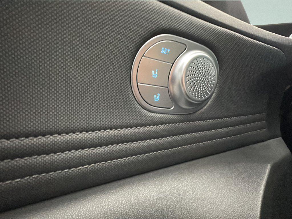 2025 Hyundai Elantra Limited - Photo 21