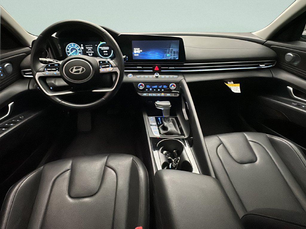 2025 Hyundai Elantra Limited - Photo 22