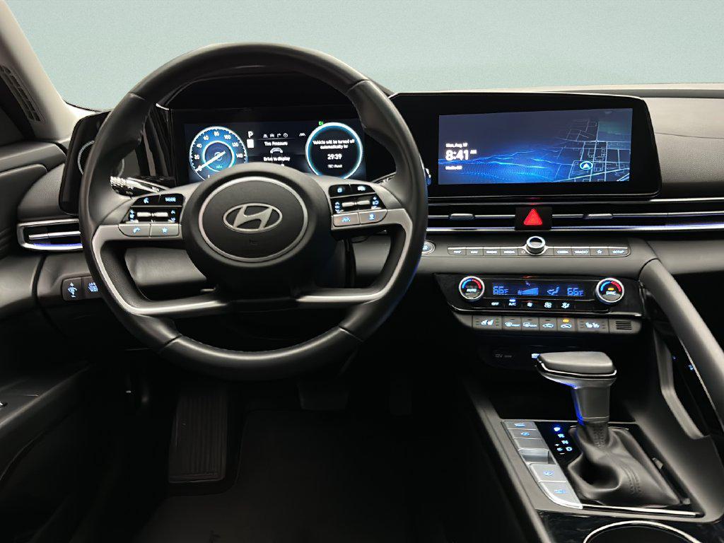 2025 Hyundai Elantra Limited - Photo 23