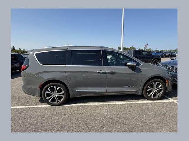 2025 Chrysler Pacifica Pinnacle AWD for sale in Bloomfield Hills, MI