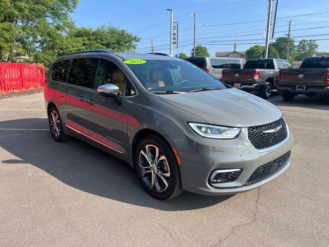 2025 Chrysler Pacifica Pinnacle AWD